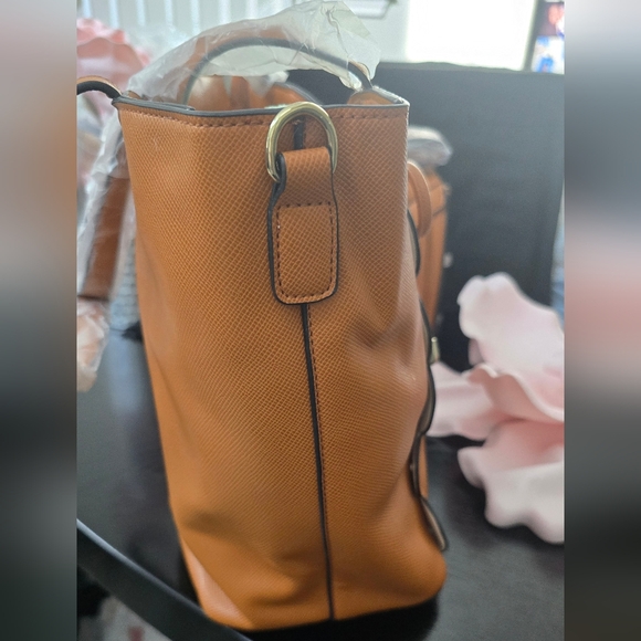 Elegant Tan Women's Bag Set - Picture 6 of 10